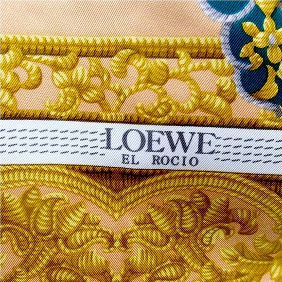 LOEWE $650 LikeNew 100% SILK SCARF in envelope - Picture 3 of 10